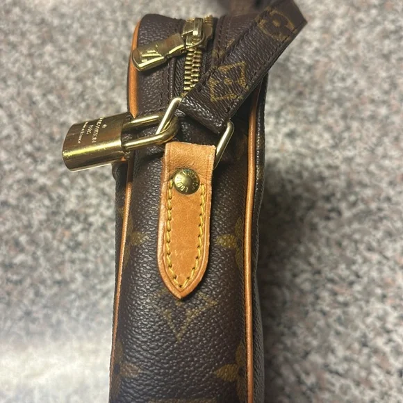 Louis Vuitton Crossbody Danube Bag - Picture 6 of 11